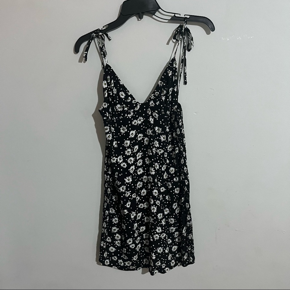 Black daisy printed mini dress